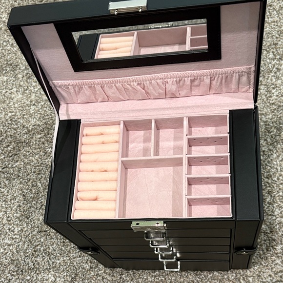 Gorgeous Black Jewelry Organizer Box locking w/ anti-tarnish lining - Picture 7 of 12